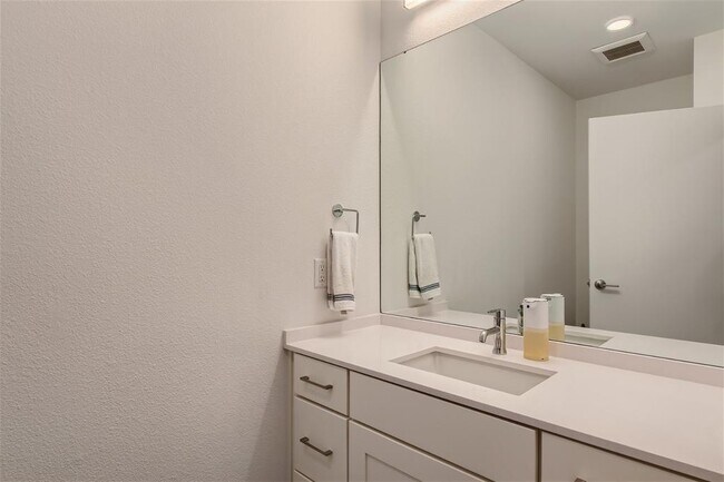 Building Photo - 900 S 1st St