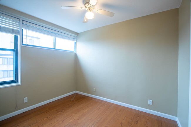 Building Photo - Lovely 1 BR/1 BA Condo in Logan Circle!