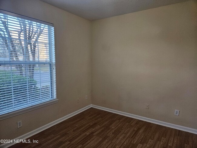 Building Photo - 7801 Point Meadows Dr