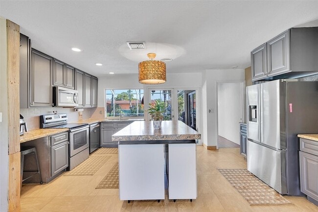 Building Photo - 1736 NW 38th St