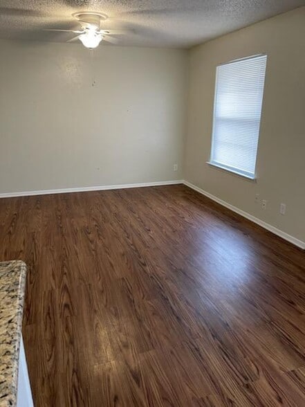Primary Photo - 3218 Matthews Dr