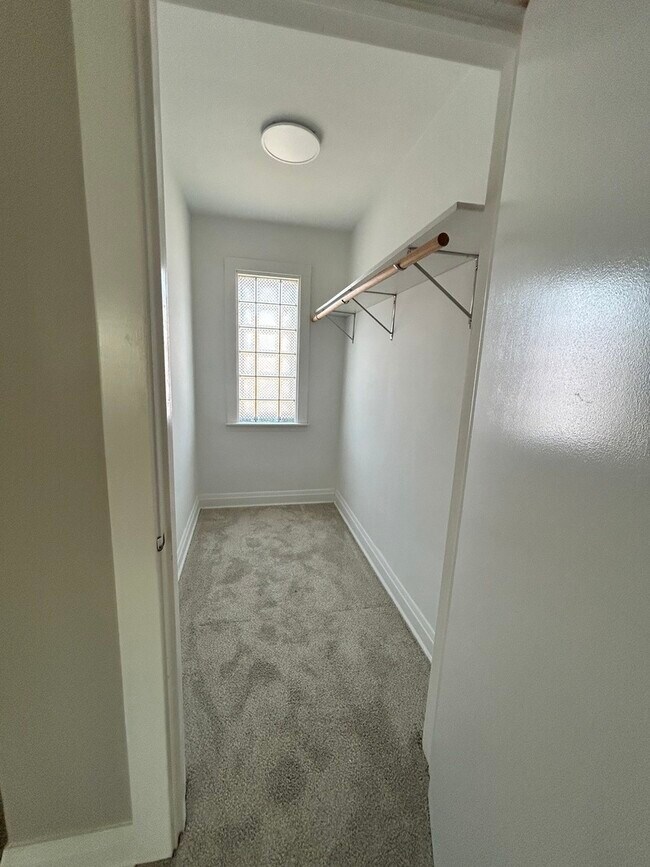 Building Photo - 461 N Northwest Hwy