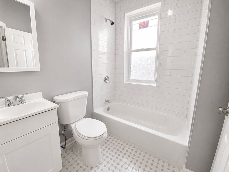 Building Photo - Recently Renovated 3 Bedroom Home Near Fairmount Park