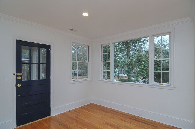 Building Photo - Beautiful 3 bedroom/2 bath house in highly desirable Shandon location! Available June 2026!