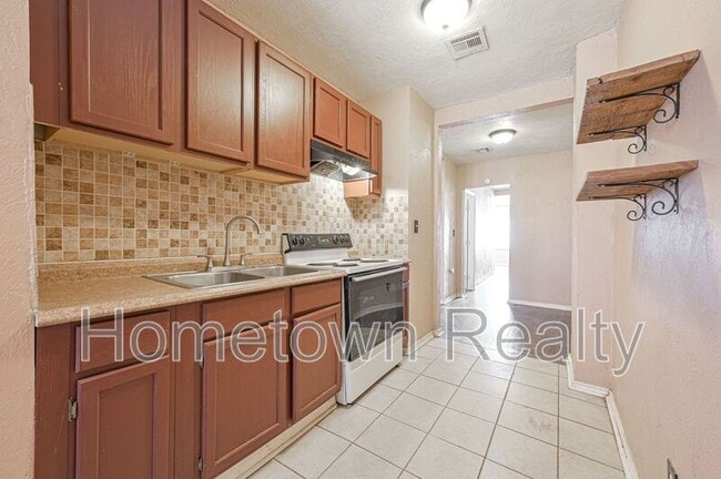 Building Photo - 1605 NW 29th St