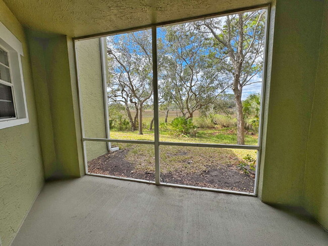 Building Photo - Newly Renovated Ground Floor 1 BR/1 BA Condo!