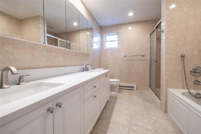Building Photo - 4047 Greentree Dr