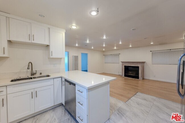 Building Photo - 837 Sunset Ave