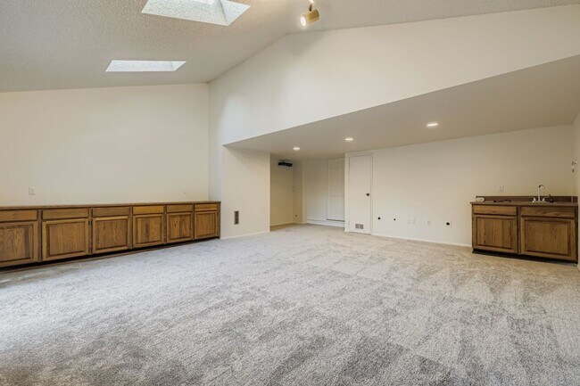Building Photo - Fully-Remodeled 3 Bed 2.5 Bath Kirkland Home!