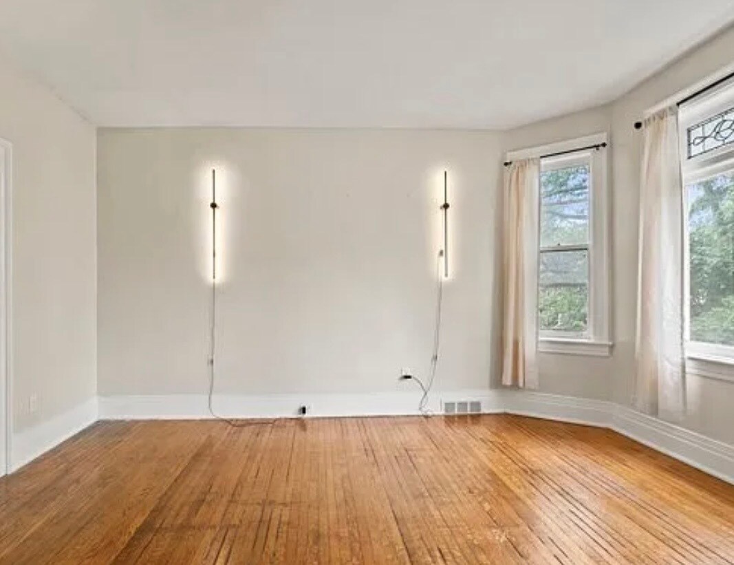 Building Photo - 242 Norwood Ave