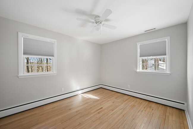 Building Photo - 75 Rivergate Dr