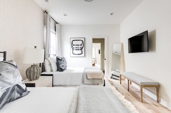 Building Photo - Fully Furnished - Designer Home (Flexible Lease Options)