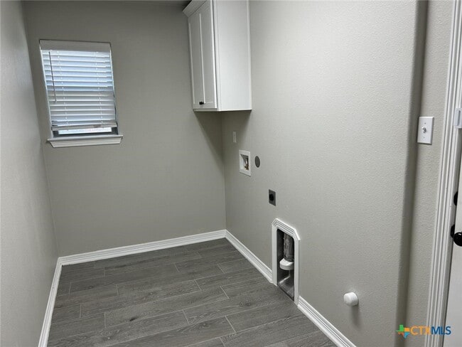 Building Photo - 620 Holstein Dr