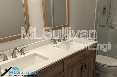 Building Photo - 1002 Willow Dr