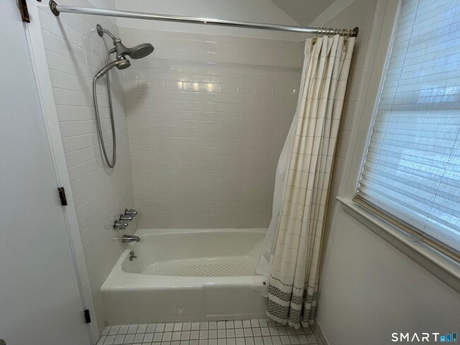 Building Photo - 113 Kings Hwy N