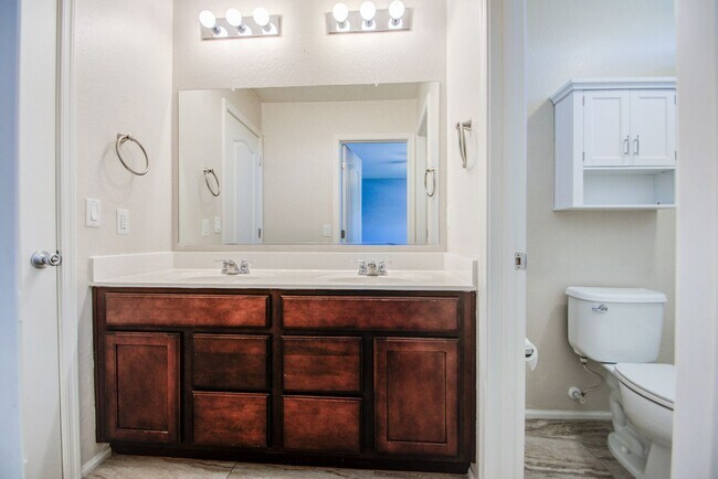 Building Photo - Stunning 3 bed plus Loft in Copper Ranch!