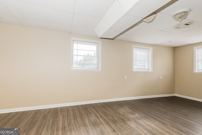 Building Photo - 6913 Doncaster Rd