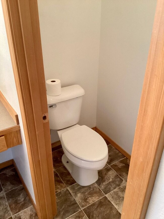 Building Photo - 3 Bed 2.5 Bath Town Home in Running Y - Ac...