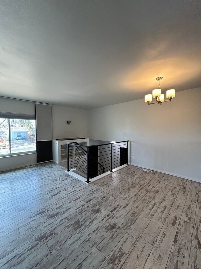 Building Photo - Stunning 4 BR/2 BA Morrison Home!!