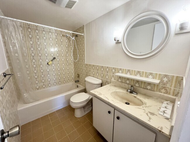 Building Photo - 1000 NW 13th St