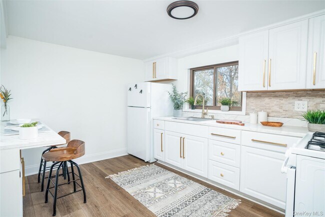 Building Photo - 1099 US-9W