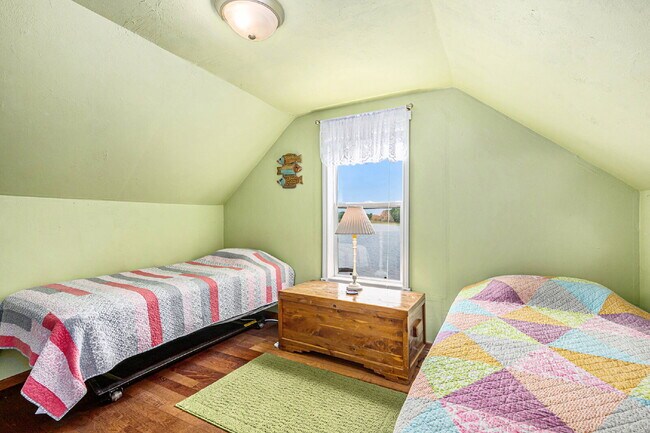 Building Photo - Year Round Rental Available on Wall Lake