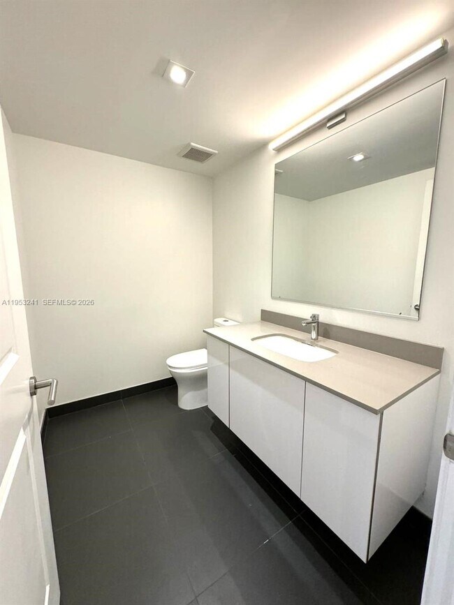 Building Photo - 1600 NE 1st Ave