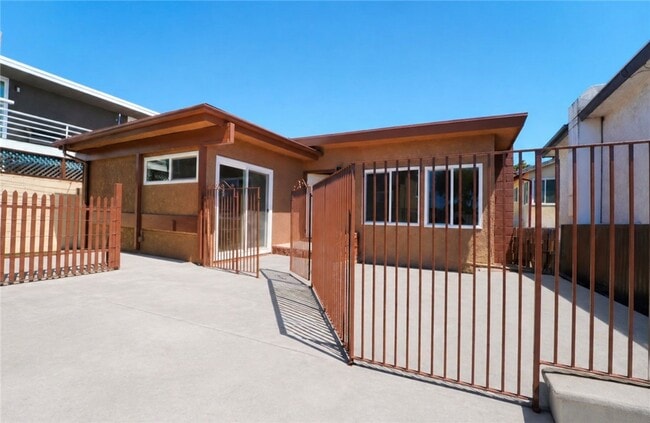 Building Photo - 2008 Junipero Ave