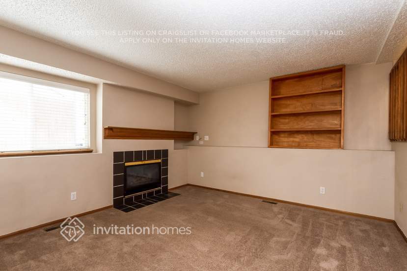 Building Photo - 10051 Shoshone Way