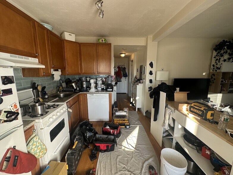 Primary Photo - 1056 Cambridge St