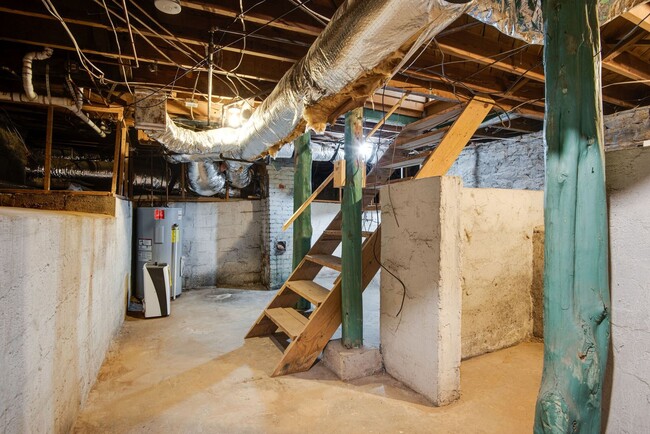 Building Photo - Welcome to your perfect rental in the hear...