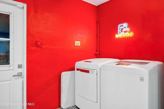 Building Photo - 363 Harbor Dr