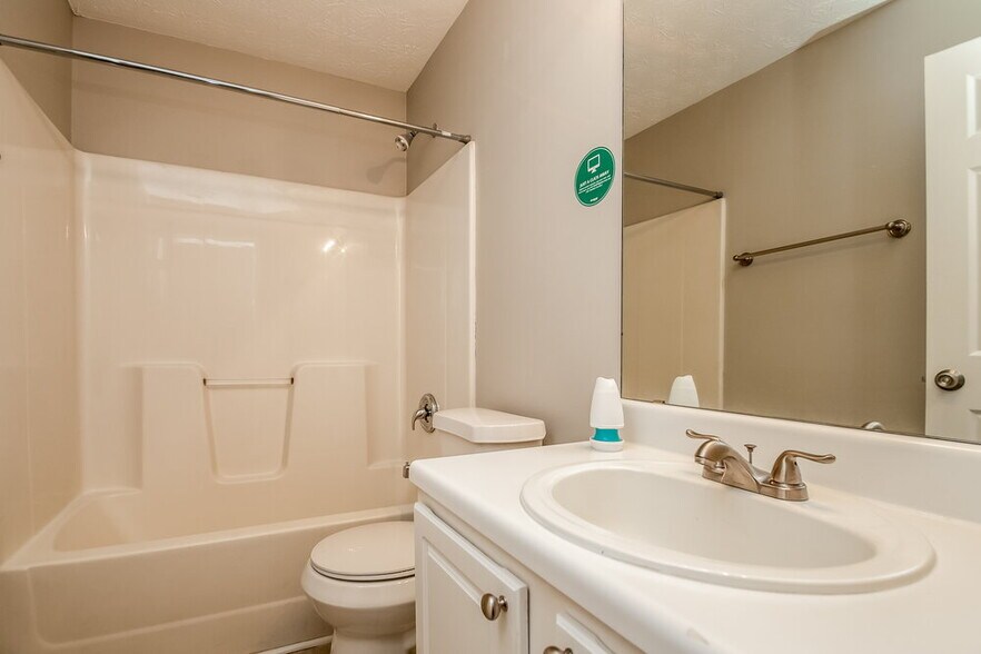 Building Photo - 608 Falcons Ridge