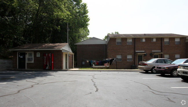 Building Photo - Franklin Court Apartments