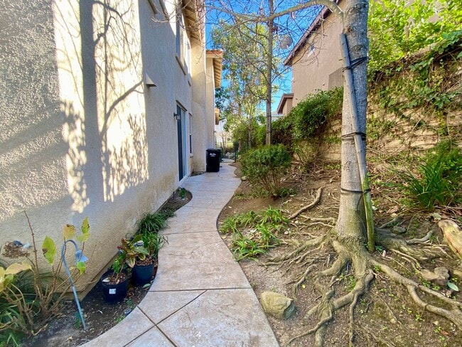 Building Photo - Spacious 4 bed 3 bath Newbury park home