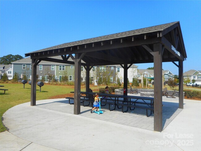 Building Photo - 5207 Maynard Hl Dr