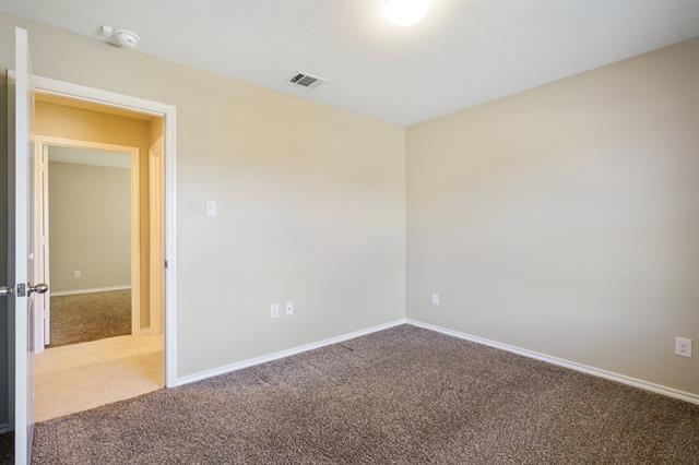 Building Photo - 806 Meadow Wood Ln