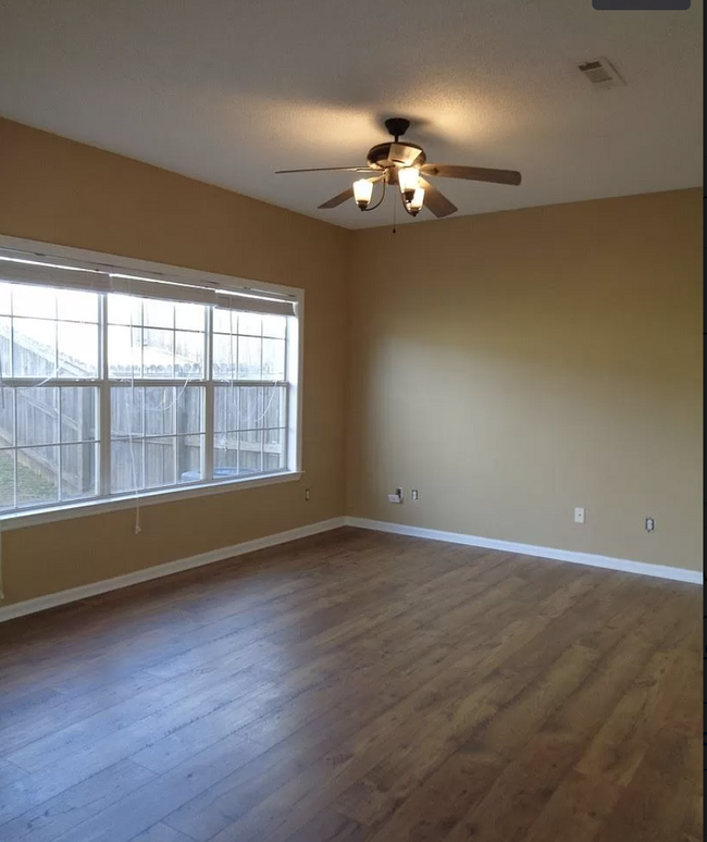 Living Room - 75 Courtyard Way