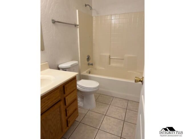 Building Photo - 3 bedroom 2 bath