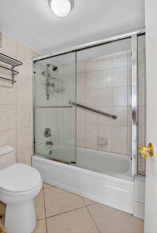 Building Photo - 800 SE 20th Ave