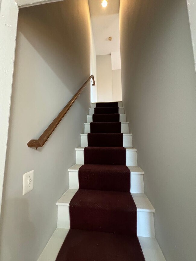 Building Photo - 67 E Shirley Ave