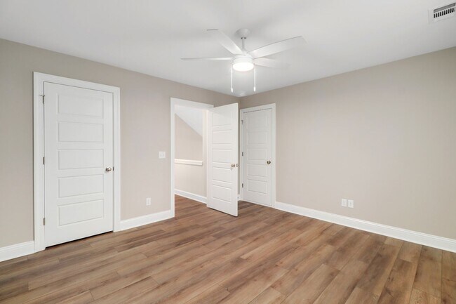 Building Photo - 204 Pineland Dr