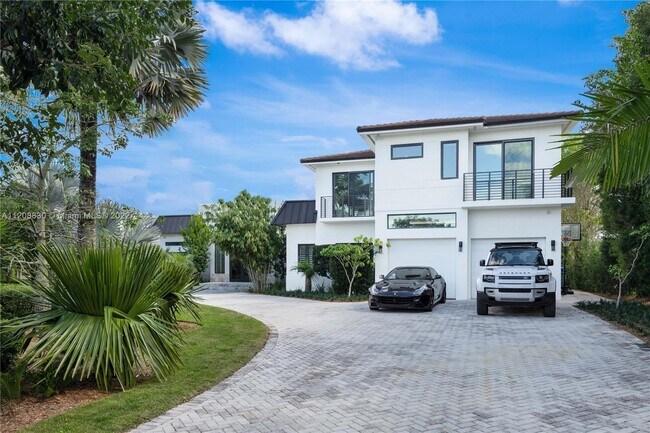 Building Photo - 2801 Flamingo Dr