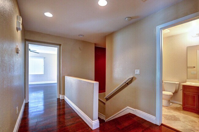 Building Photo - 6807 Pleasantville Ct