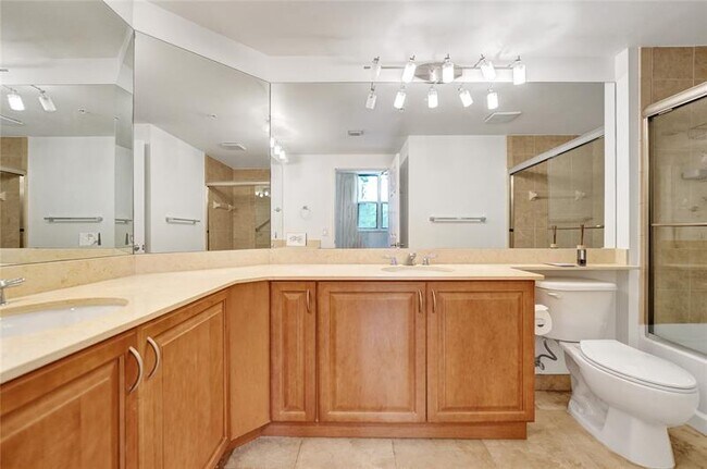 Building Photo - 2421 NE 65th St