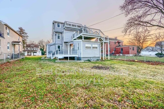 Building Photo - 4012 Fernhill Ave