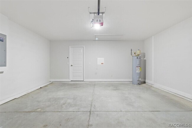 Building Photo - 336 W Rexford Dr
