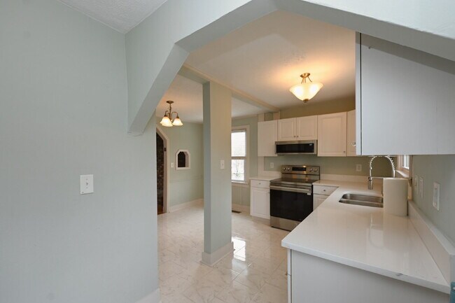 Building Photo - Renovated East Nashville Home | 3BR + Washer/Dryer + Off-Street Parking