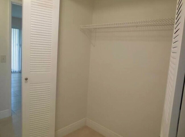 Building Photo - 913 Meadows Cir
