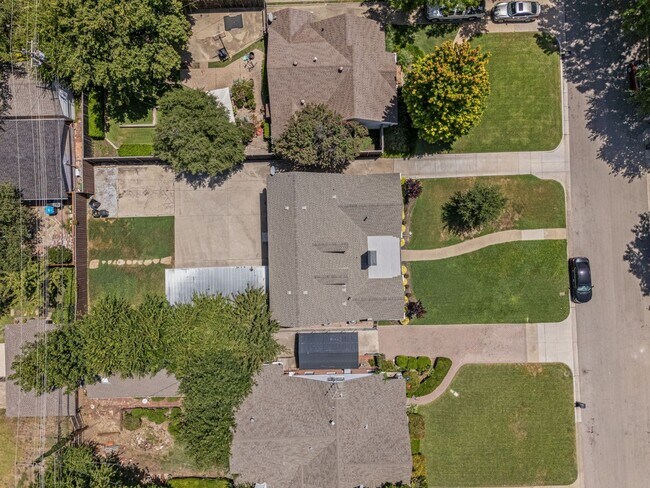 Building Photo - TCU-3518 Westcliff Rd